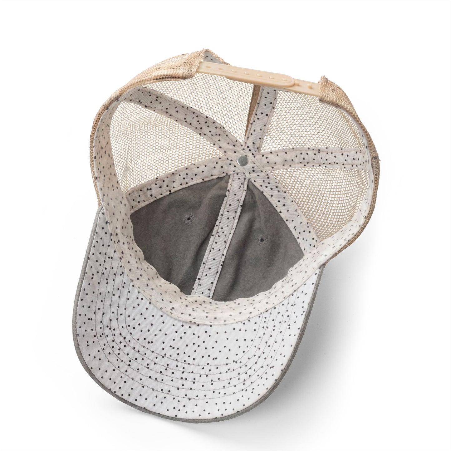 Courir le Monde French | Trucker Hat | Vintage Embroidered Fitness Travel Cap | Global Fitness Co.