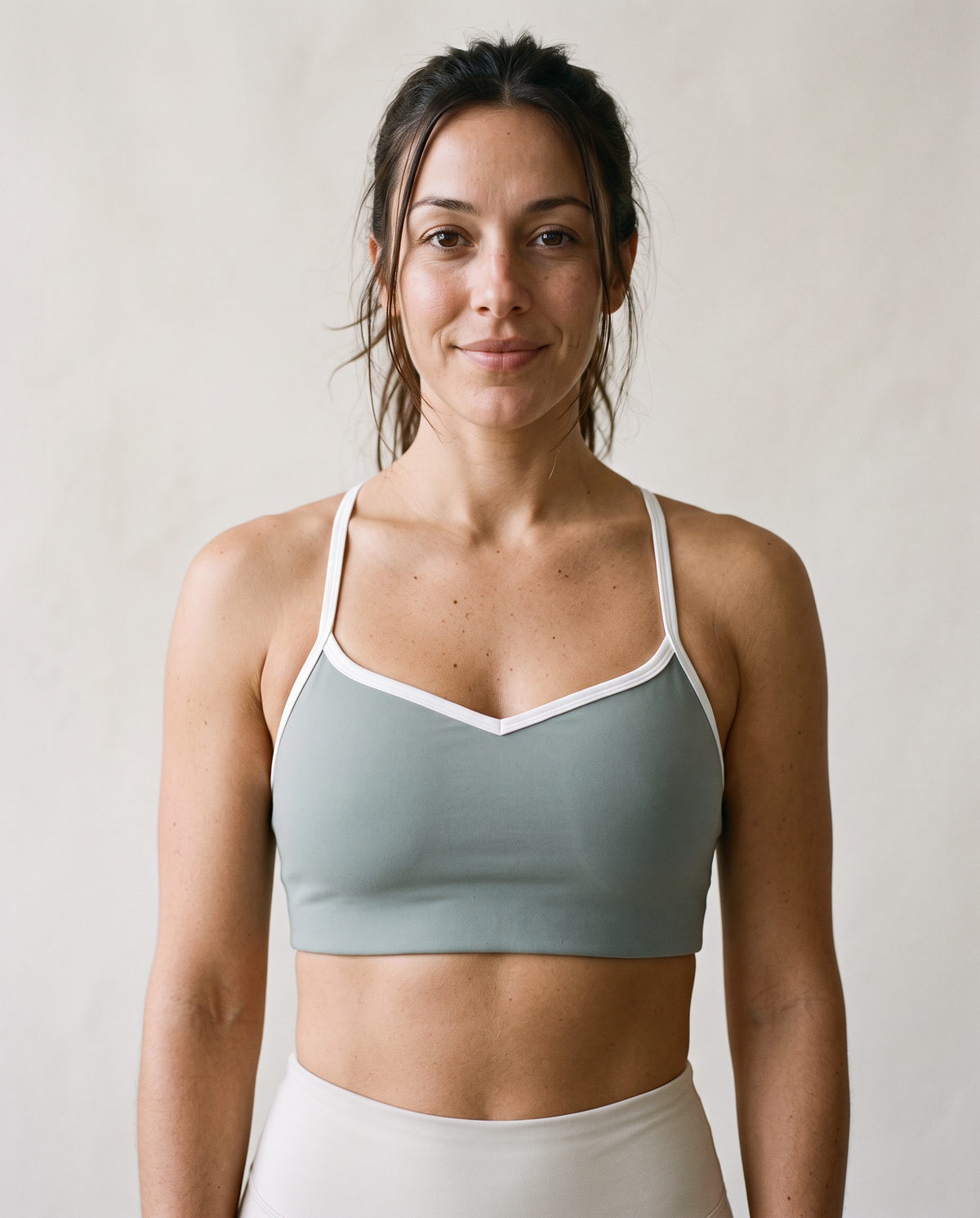 Contrast Strappy Sports Bra – Black & White | Global Fitness Co.